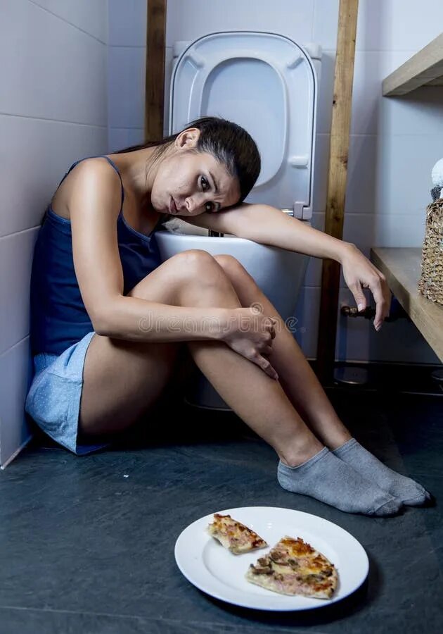 Норма кала у взрослого. Пить воду после еды. Причины диареи инфографика. Туалет после приема пищи. Туалет после приема пищи.