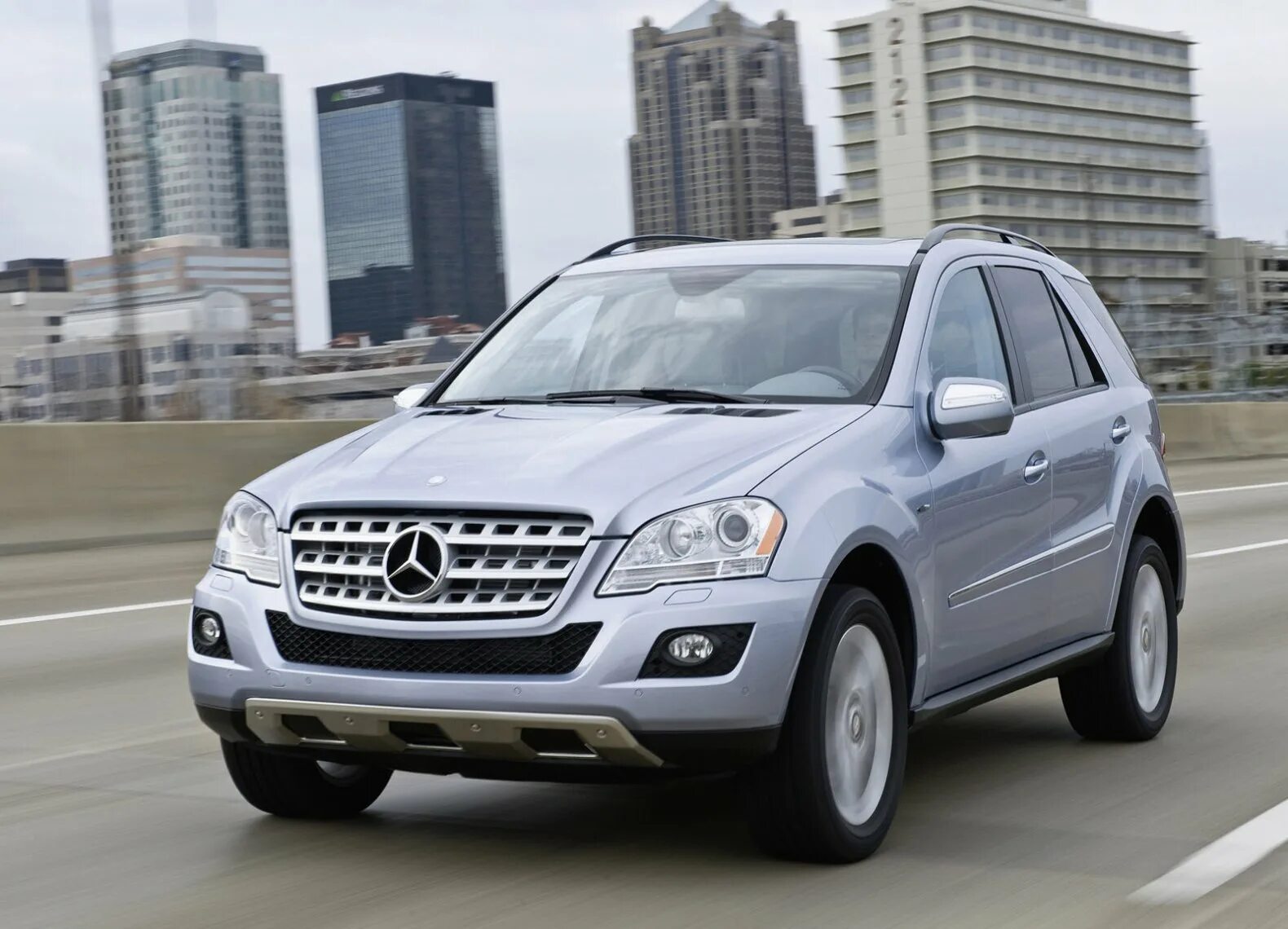 Мл 2010 года. Mercedes ml 450 hybrid. mercedes benz ml 2010. ml450 2010. мерседес мл 220.