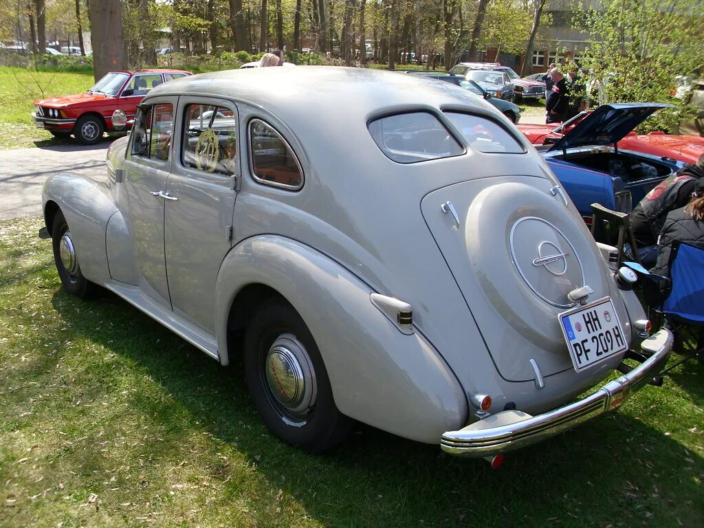Купить опель в германии. Opel Kapitan 1939. Opel 1950. Opel 1939-1945. Opel Kapitän 1938 открытые двери.