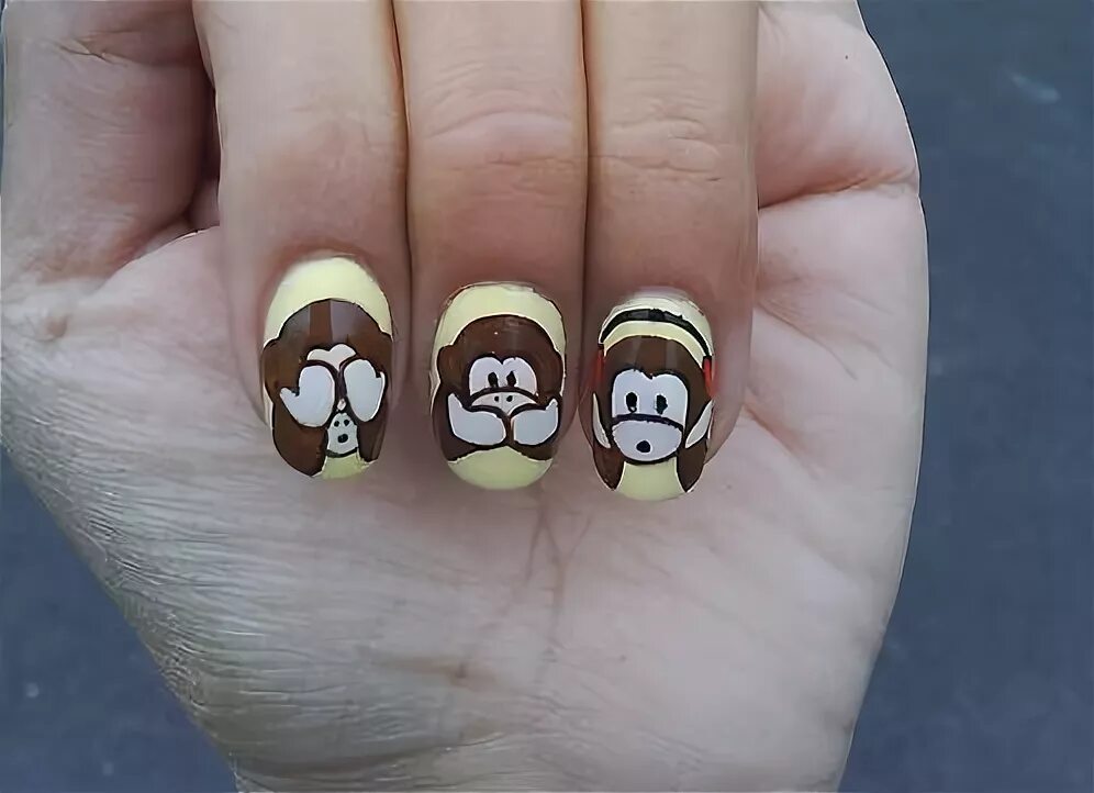 Ногти обезьяны. Ногти с обезьянкой. Мартышка с маникюром. Макака с ногтями.