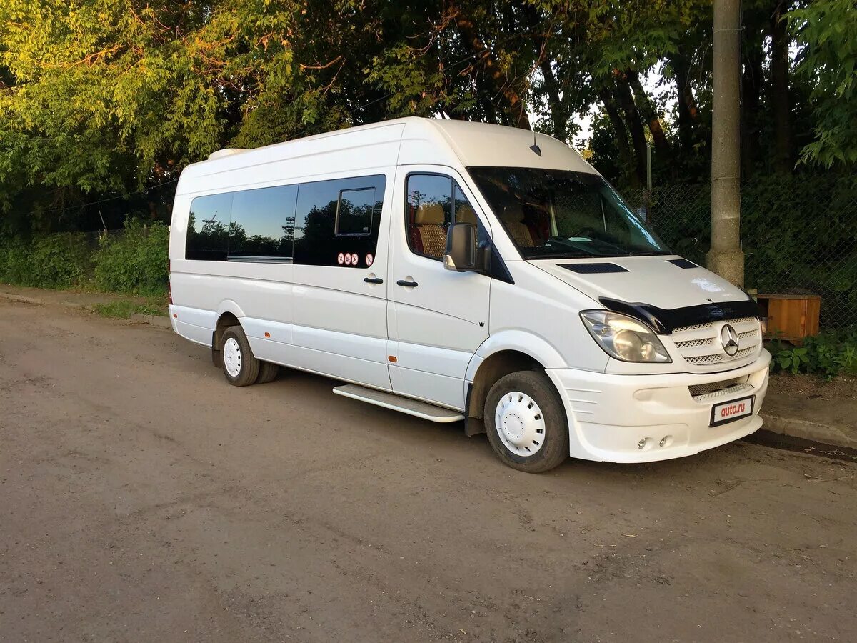 мерседес спринтер 2010. Mercedes sprinter 2010. водитель со своим микроавтобусом. мерседес спринтер белый. мерседес спринтер 2010.