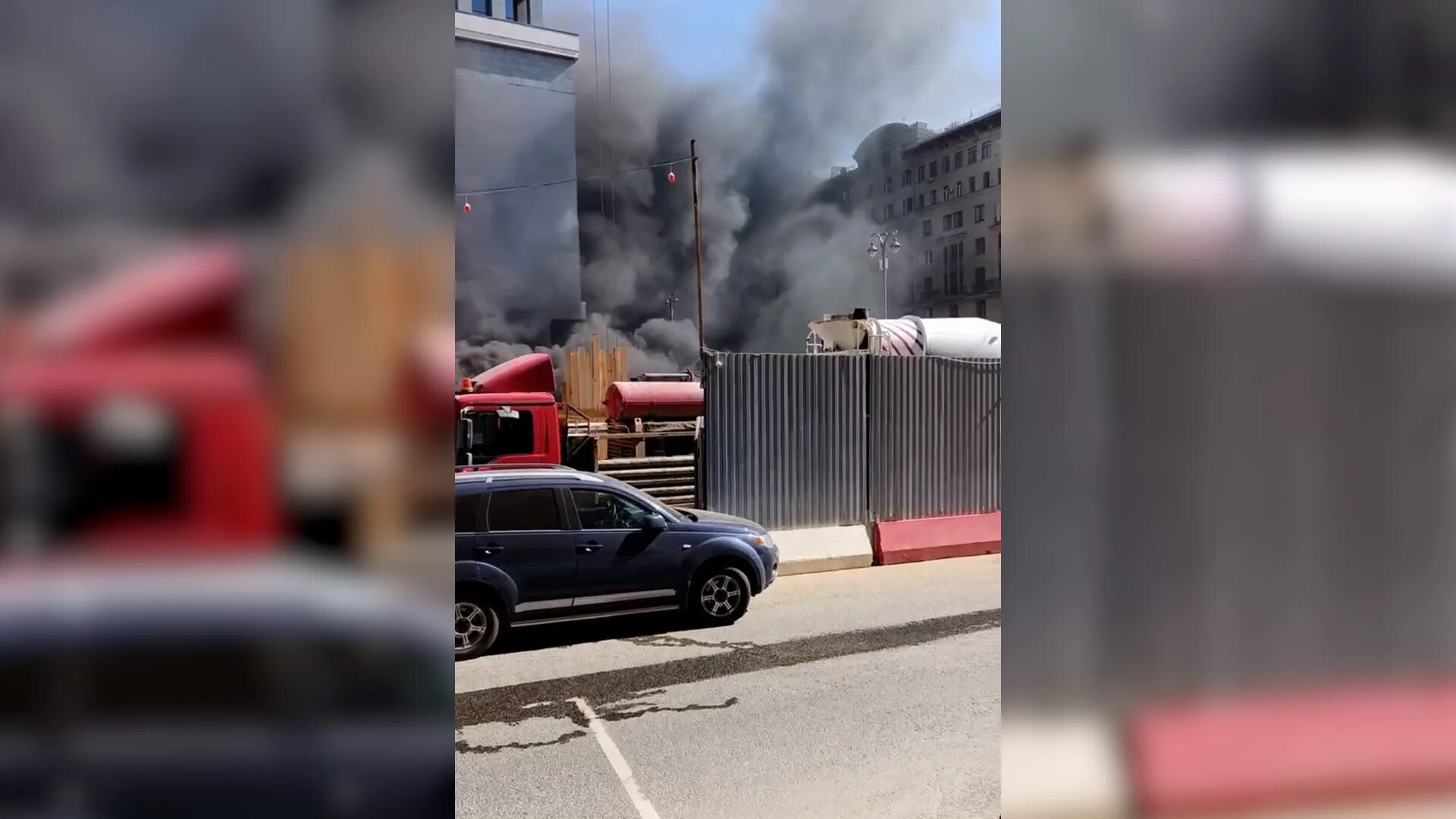 Видео пожара в центре москвы. Пожар в москве сейчас. Пожар на складе в москве. Видео пожара в центре москвы. Горящее здание.