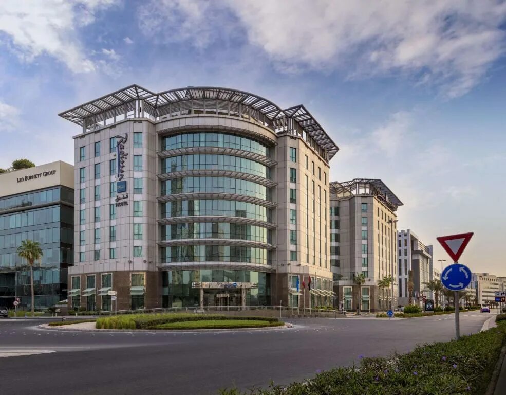 Отель radisson blu dubai. Отель radisson blu hotel, dubai media city. Рэдиссон медиа сити. Рэдиссон блю дубай сити. Radisson blu dubai media city 4.