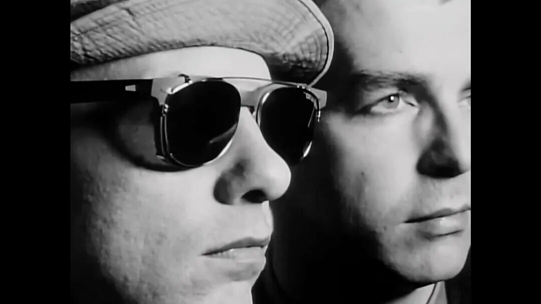 Pet shop boys being. Pet shop boys being boring. Солист пет шоп бойс. Солист Pet shop boys. Pet shop boys гифка.