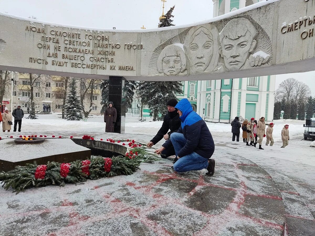 Челябинск блокада. Памятник блокаде Ленинграда. Памятники ко Дню снятия блокады Ленинграда. День снятия блокады. День снятия блокады города Ленинграда.