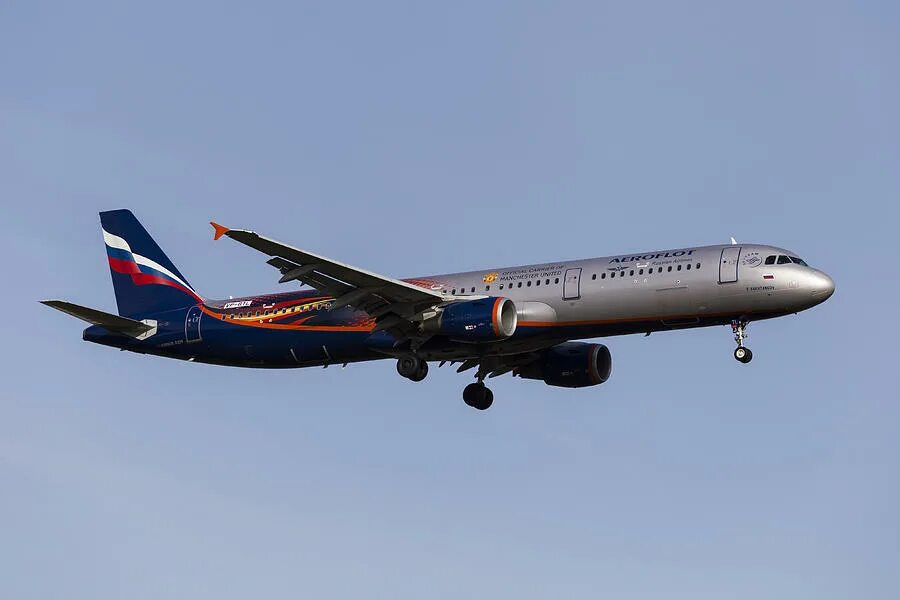 Aeroflot plane. А321 Аэрофлот. Airbus a321 Aeroflot. Аэрофлот Airbus a321 Manchester United. Airbus a321 Аэрофлот фото.