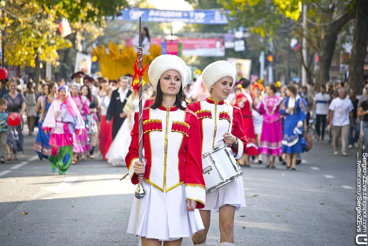 Краснодар люди отзывы. День города Краснодара. Краснодар город праздников. Праздник в Краснодаре. Праздник день города Краснодара.