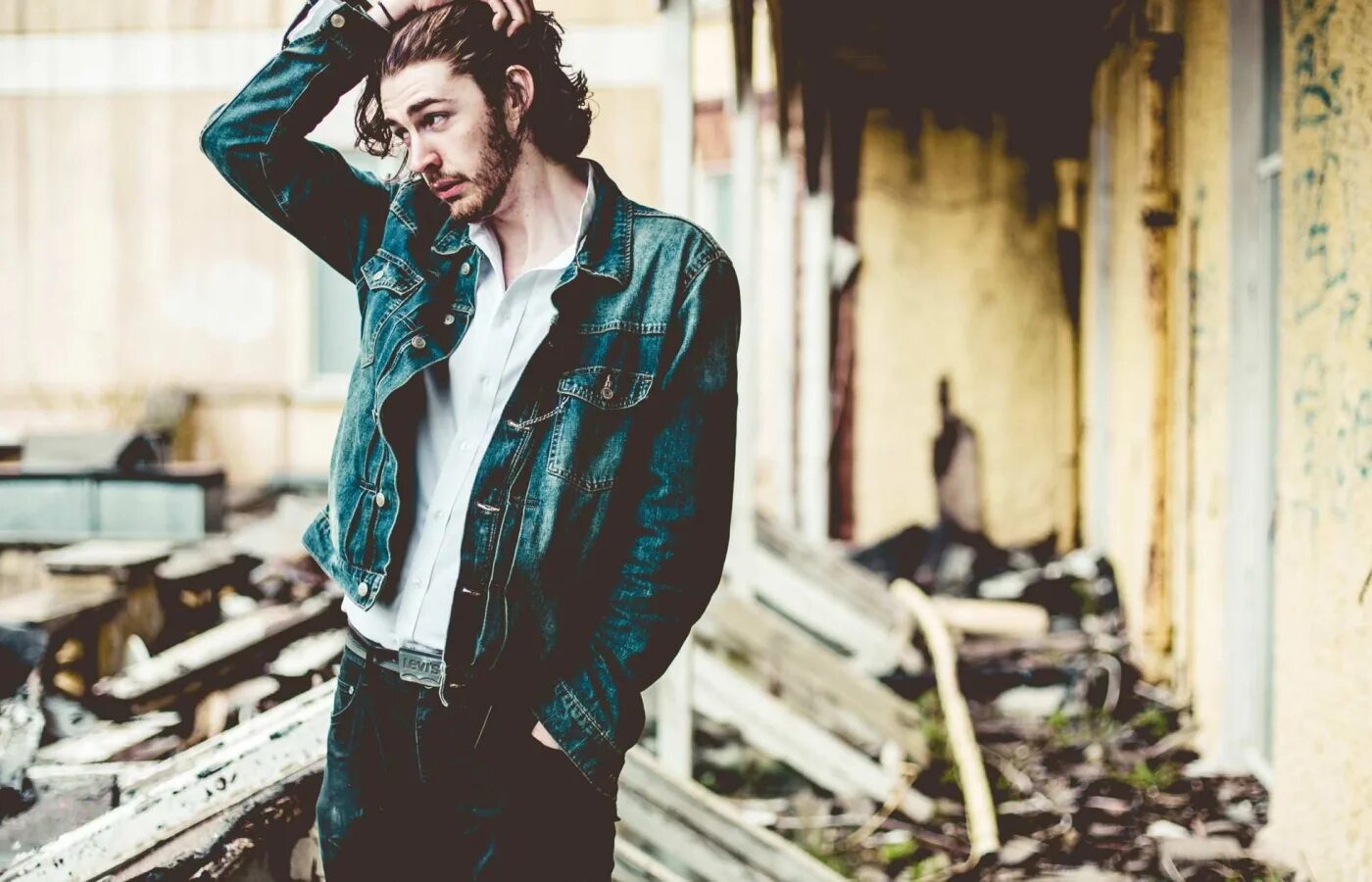 Take me to this place. Hozier. Hozier певец. Take me to Church Хозиер. Hozier 2022.