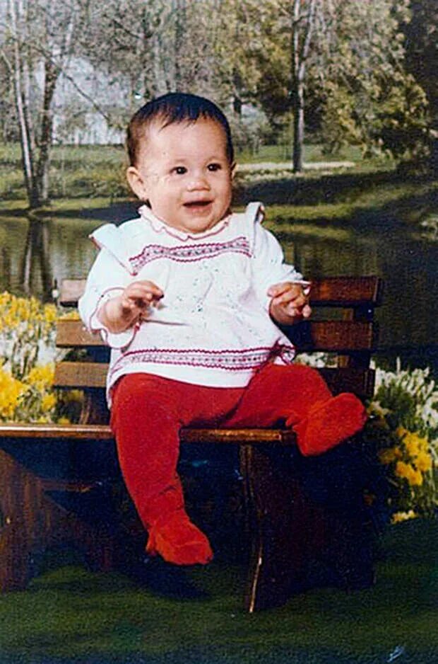 Дети 2000 года рождения. Меган Маркл в детстве. Меган Маркл детские фото. Меган Маркл маленькая. Меган Маркл в детстве фото.