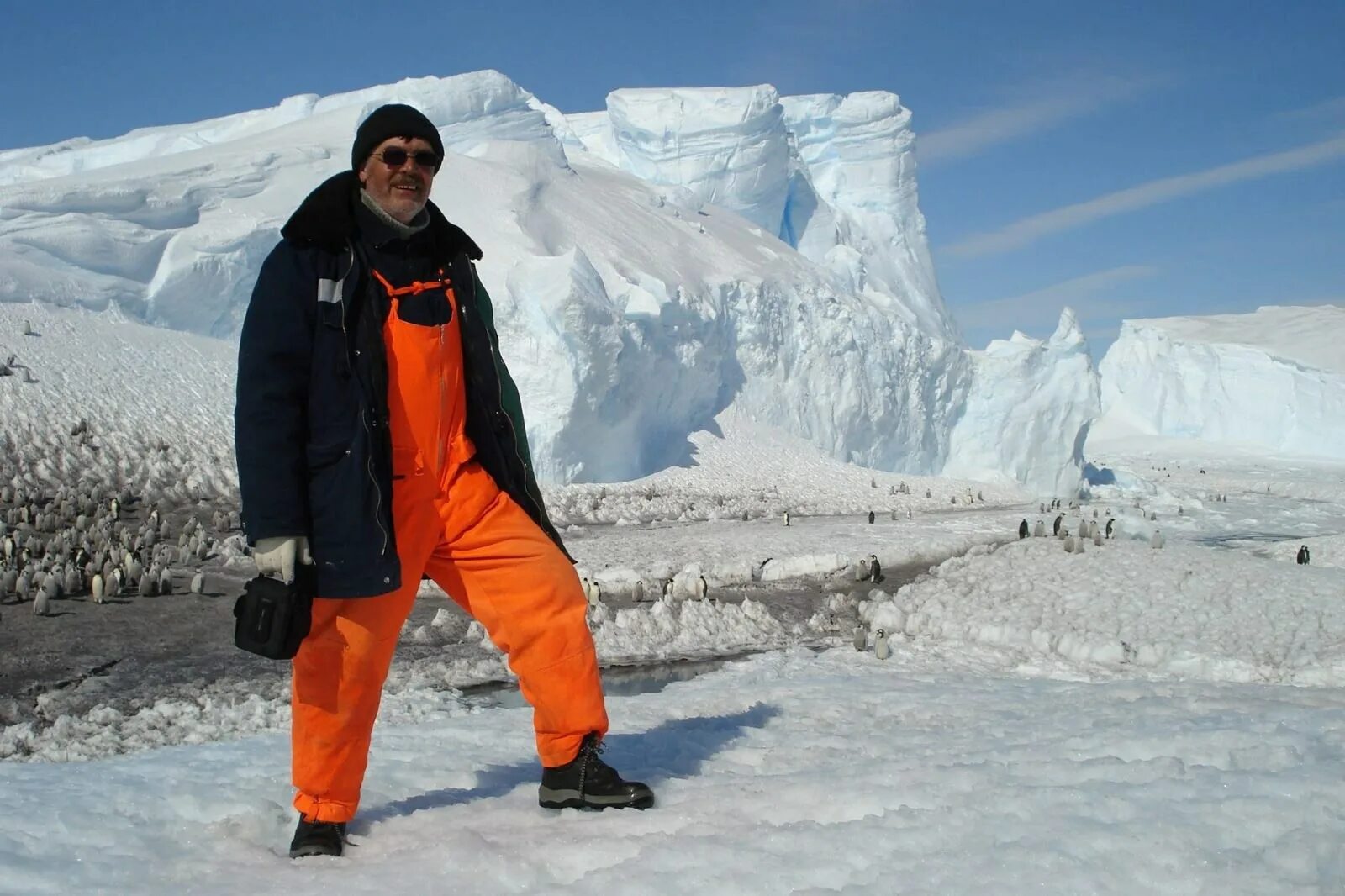 Северный полюс полярники. Одежда полярников в Антарктиде. Одежда для Антарктиды. Полярники в Антарктиде. Столяров антарктида