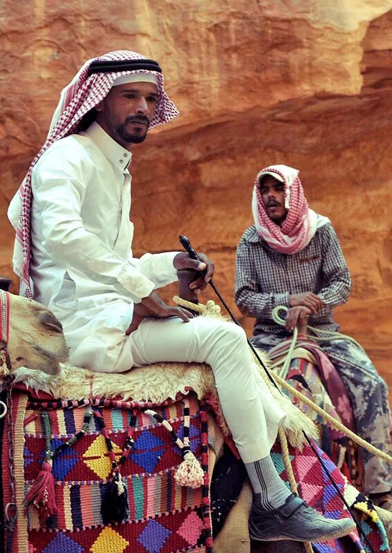 Верхняя одежда бедуинов 6 букв. Бедуины Саудовской Аравии. Бедуины Иордании. Негевские бедуины. Бедуин или бедуинов.