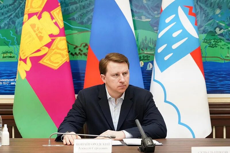 Пресс служба сочи. Копайгородский алексей сергеевич сочи мэр. алексей копайгородский сочи. глава города сочи с силовиками. алексей копайгородский в адлере.