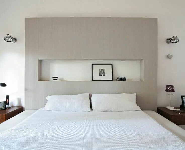 Интерьер спальни ниши Faroe Road, Kensington Minimal bedroom, Home decor bedroom, Bedroom chimney brea