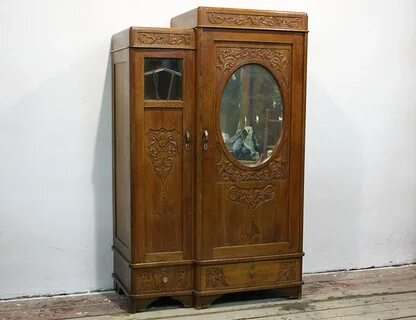 Старый шифоньер