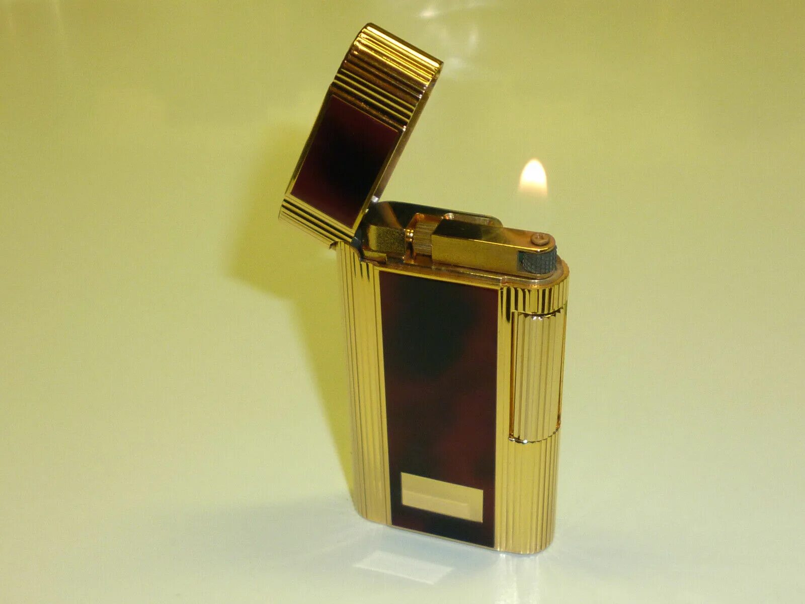 Zippo lighter. Зажигалка японская i11 Corona. Газовая зажигалка зиппо. Зажигалка зиппо Япония.