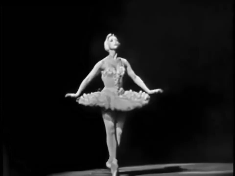 Майя плисецкая лебедь видео. Ананиашвили балерина. лебедь плисецкая видео. майя плисецкая и ковтун. майя плисецкая фото лебедь.