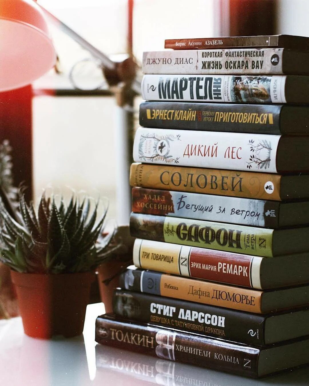 Подборка книг для лета. Стопка книг эстетика. русские книги эстетика. подборка книг. книги инстаграм.