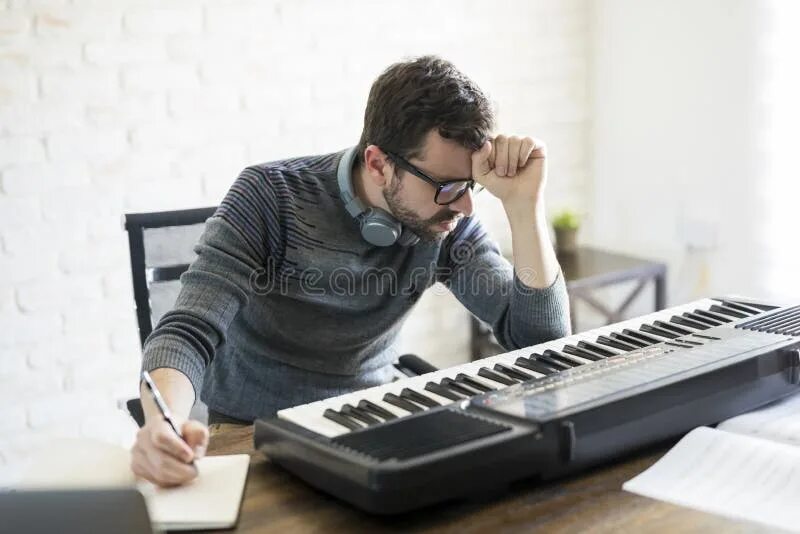 Поставь песню на столе