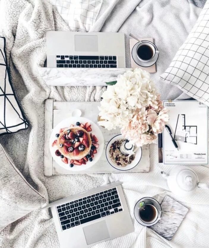 Красивая раскладка вещей. Идеи для постов в инстаграмм. Набор шаблонов для постов. Фотографирует товар. Планирование путешествия.