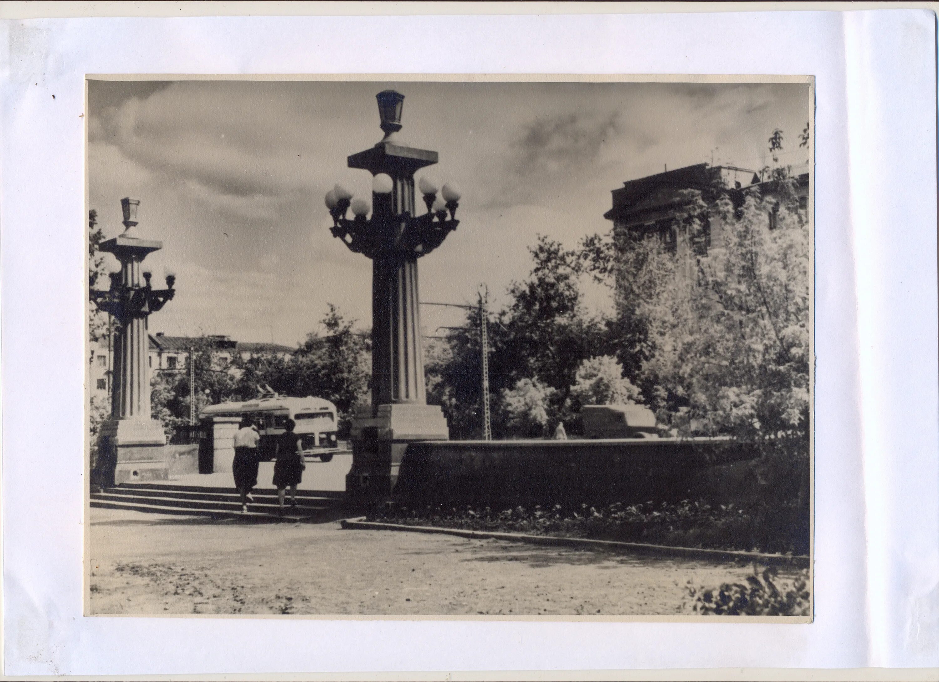 Сайт старый омск. Старый Омск архив. Старый Омск в фотографиях Гагарина. Парке 30 летия ВЛКСМ В Ленинграде. Парк 30 лет ВЛКСМ В Омске.