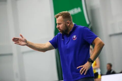 Тренер нова волейбол