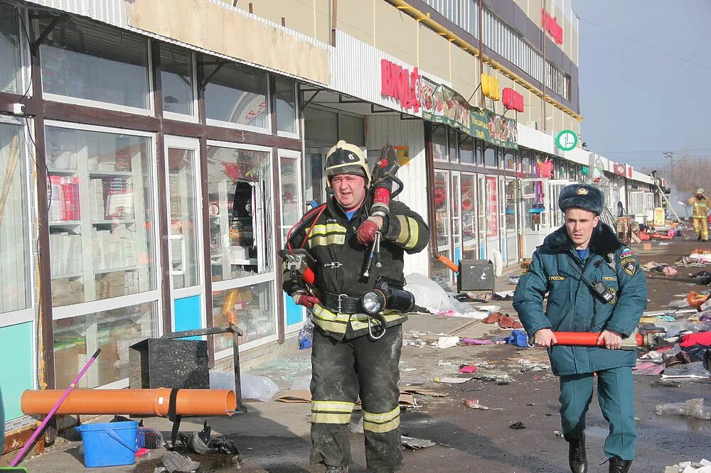 Тц адмирал казань. Пожар в тц адмирал. Пожар в тц адмирал. Пожар в тц адмирал. Тц «адмирал» в казани – 19 жертв.