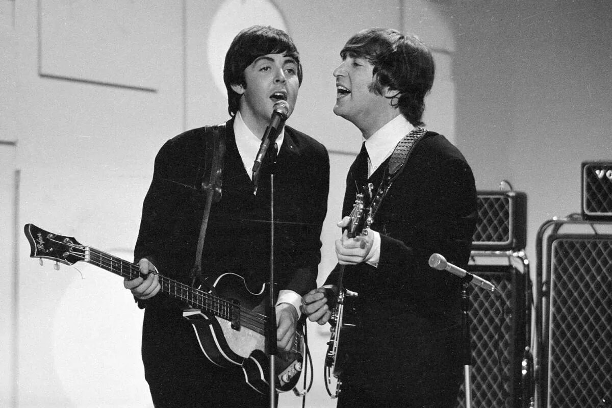 Битлз together. Пол маккартни битлз. пол маккартни 1965. битлз маккартни леннон. джон леннон и пол маккартни.