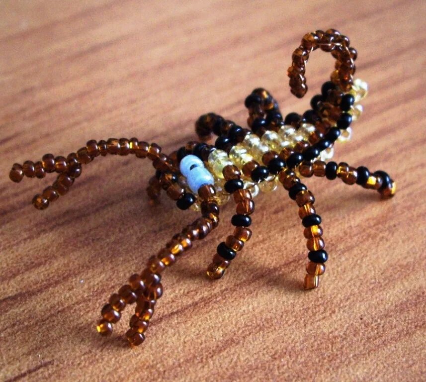 Скорпион из бисера. Плетение бисером скорпионов. Брошь скорпион мк. Плетение скорпион. Скорпион объемный.