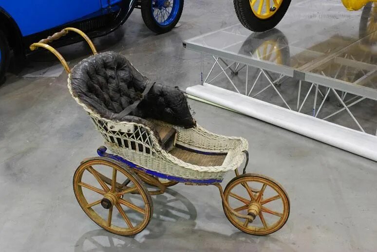 Коляска е6800. Ретро коляска для детей. Старые коляски. Первые коляски. Первые коляски.