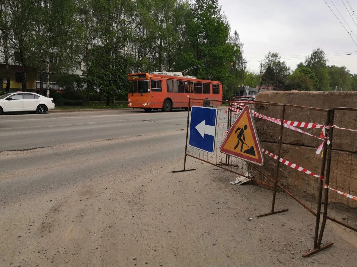 Ул нормандия неман борисов. Прорыв трубы в Смоленске Нормандия Неман. Пожар в Смоленске вчера на Нормандии Неман Смоленск. Парадоксы улица. Смоленск какие дорожные знаки стоят на Нормандии Неман.