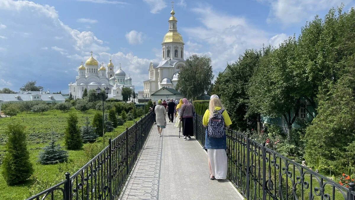 Дивеево монастырь. Дивеевский монастырь. Дивеево монастырь требы. Дивеево монастырь гостиницы. Дивеево монастырь сайт расписание