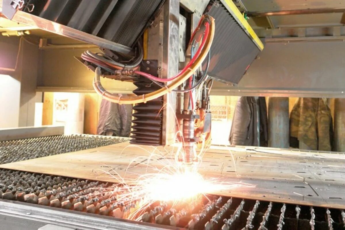 изделия из металла на лазере. лазерный рез по металлу. Mazak лазер резка металла. резка металла 20 мм. станок лазерный резки металлов ар6015, 6 квт raycus - комплект.