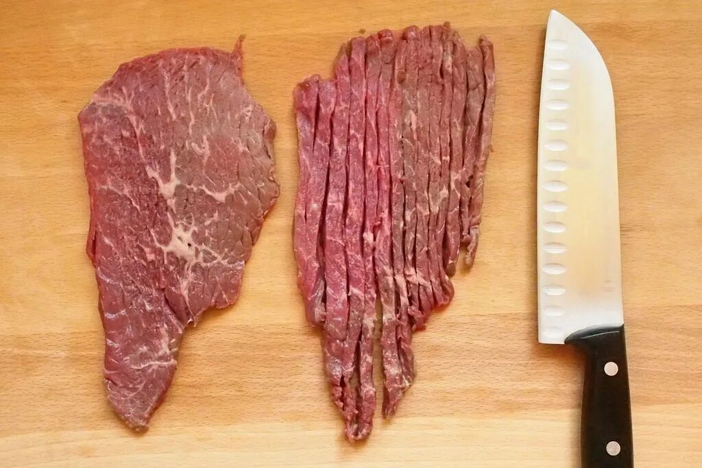 Making beef. Джерки домашняя вяленая говяжья грудинка. beef jerky. джерки. как нарезать говядину на джерки.