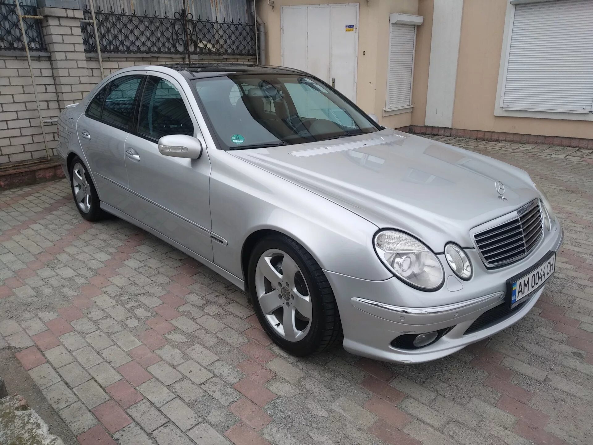 Мерседес w211 Сток. Мерседес w211 r17. Мерседес Бенц 211 дизель. Mercedes w211 r16.