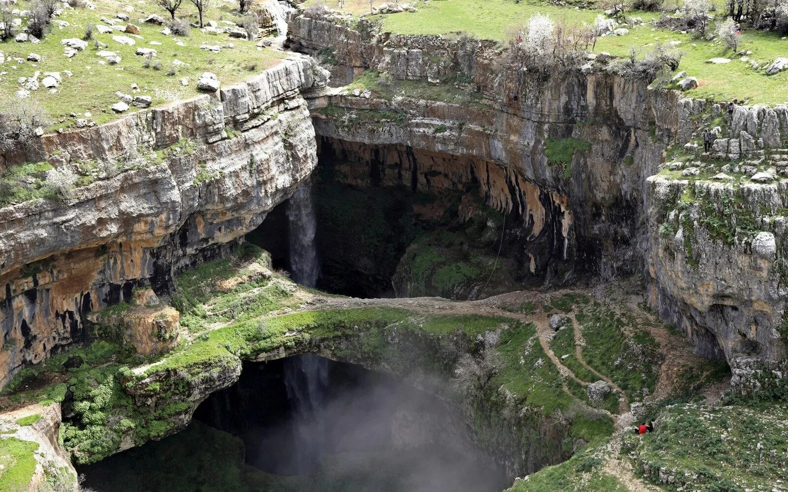 Отдельный природный объект. Ущелье Баатара. Водопад Баатара. Баатара Ливан. Водопад в ущелье Баатара.