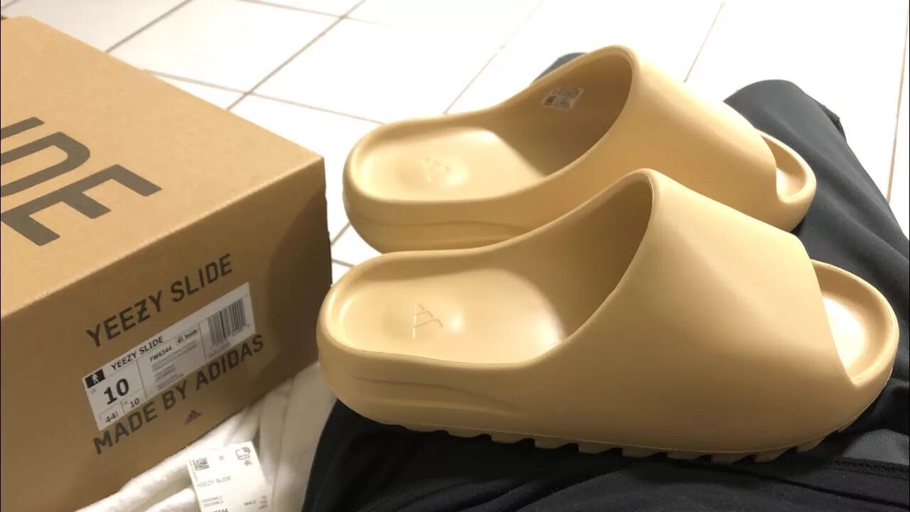 Адидас слайд. Тапочки adidas Yeezy Slide. Adidas Yeezy Boost тапки. Тапки адидас Yeezy Slide. Шлепанцы adidas Yeezy Slide.