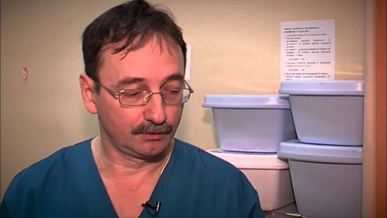 Сразу видно врач от бога. Врач бог. Врач от бога. Шутки про здоровье. Врач от бога том 4.