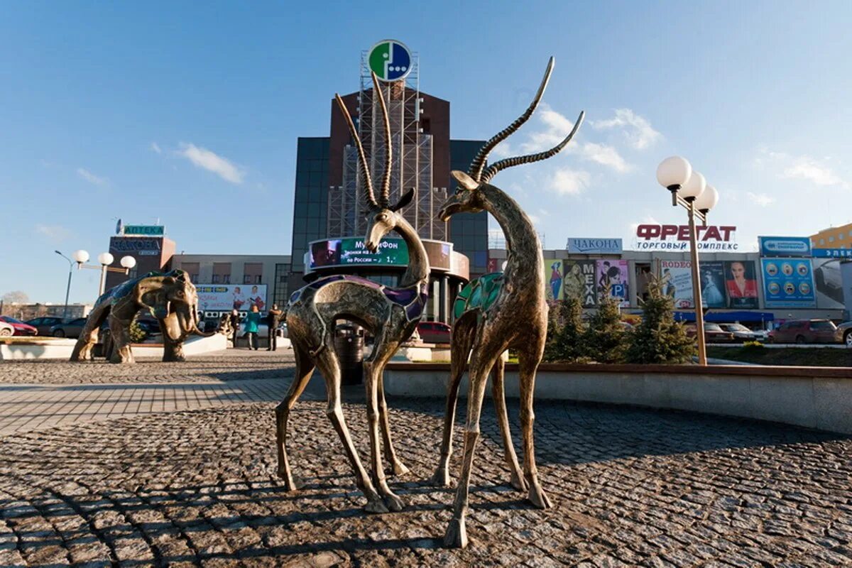 Самара куда идти. Ладья самара набережная. Самара куда сходить. Смотровая площадка самара на набережной. Тольятти достопримечательности замок гарибальди.