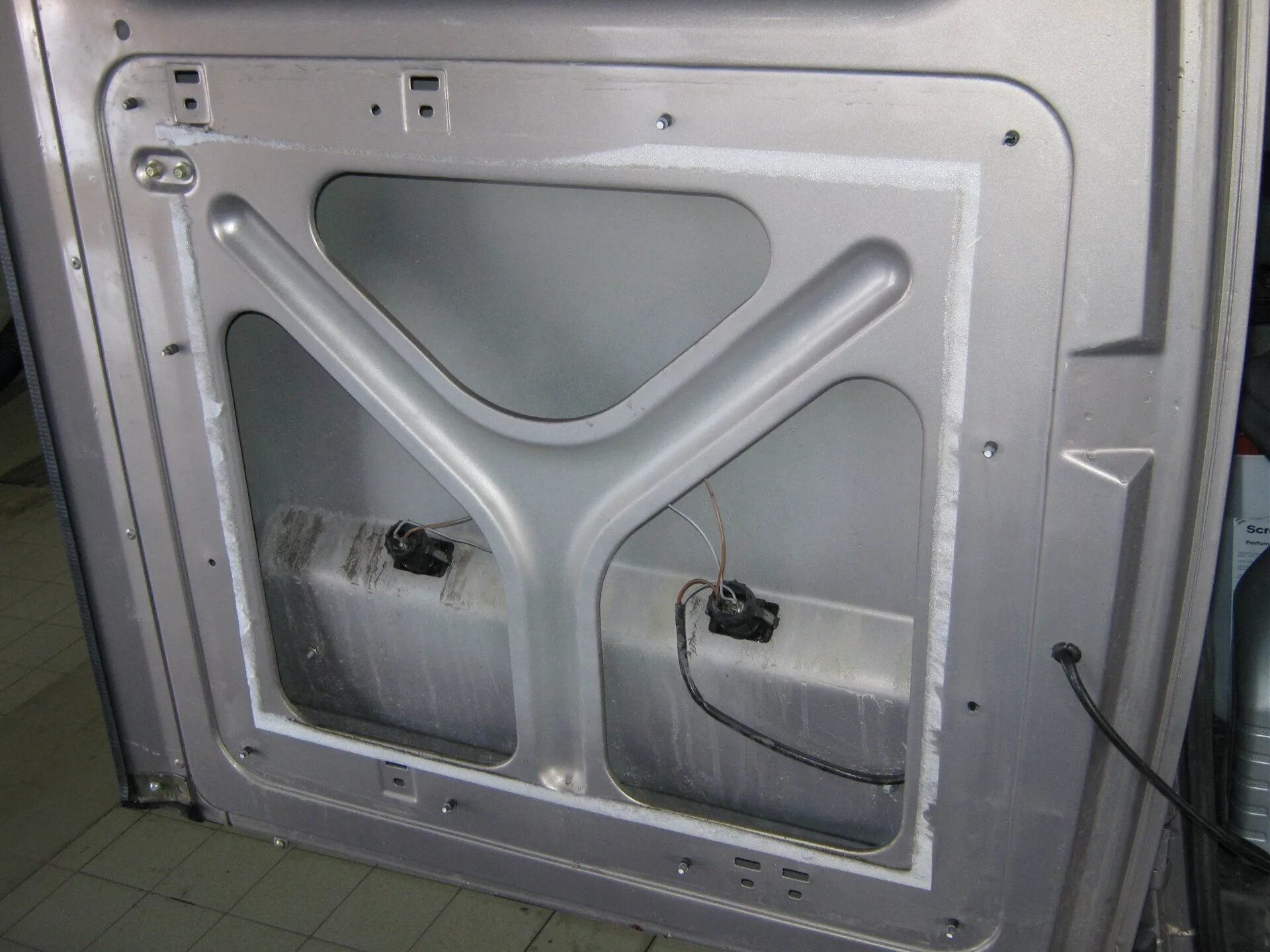 Запор задней двери газ 2705. Двери газ 2705. Дверь задка газель 2705. Двери задка газель. Обшивка задней двери газель 2705.