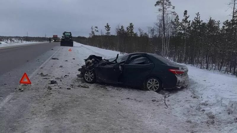 Авария на трассе сургут когалым. Тойота Королла ДТП трасса. Тойота Королла ДТП зимой.