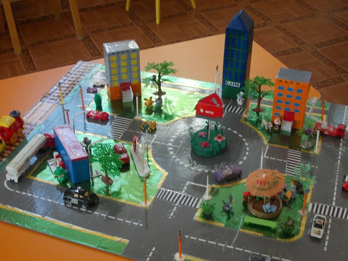 Город будущего поделка. Город из бумаги. Макет улица города в детский сад. Макет города. Макеты для детского сада.