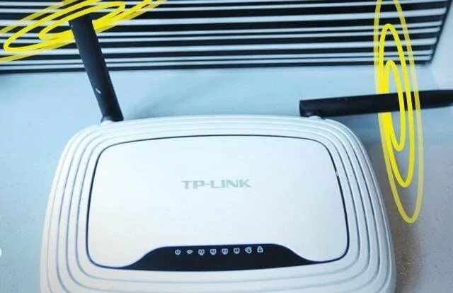 Почему долго роутер. Антенна для роутера wifi. двухдиапазонный wi-fi роутер. направление сигнала антенны роутера. направление антенн вай фай роутера.