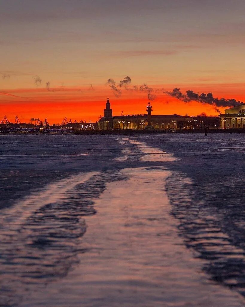 Закат над Невой Санкт Петербург.
