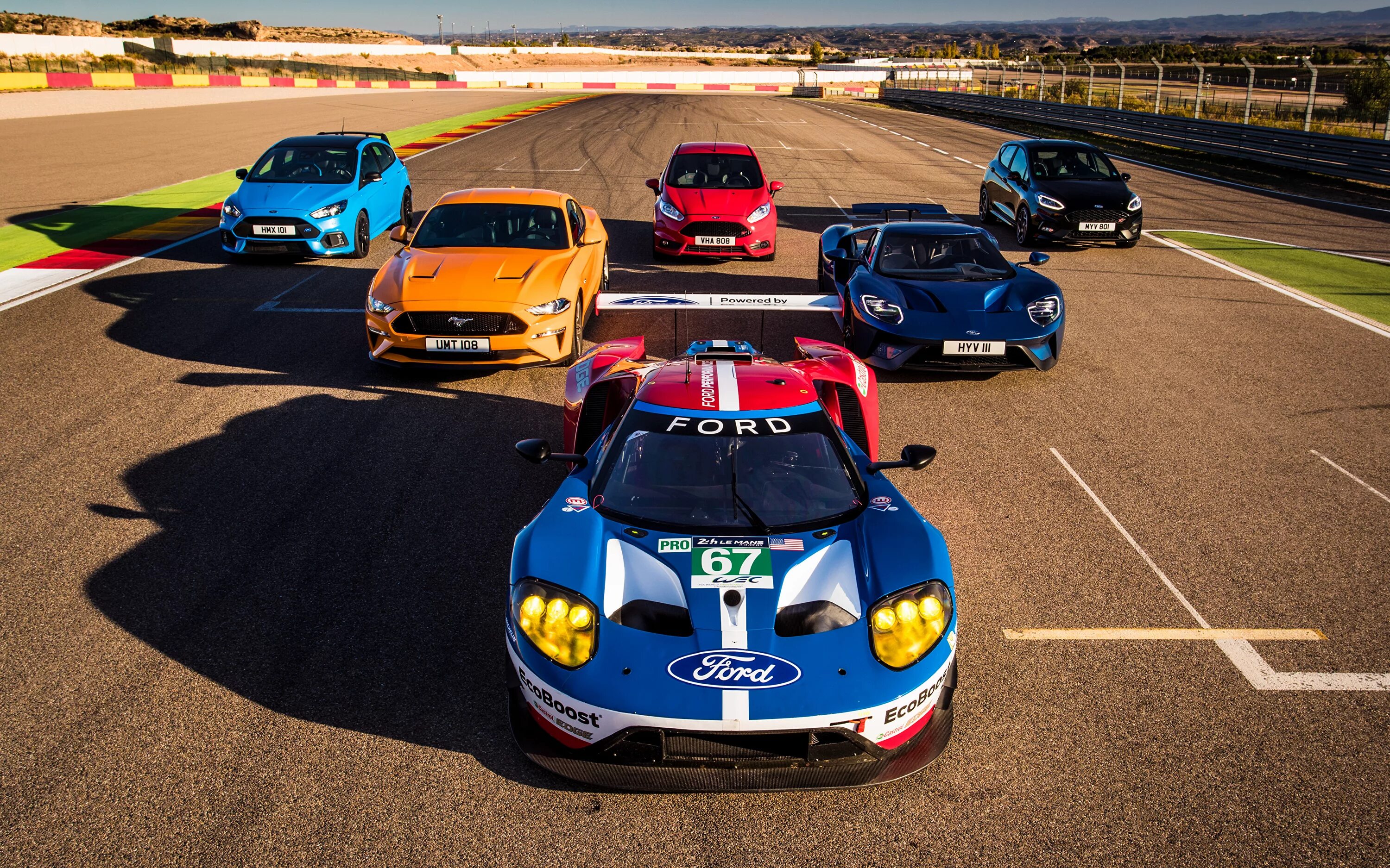 Гоночная машина с препятствиями. Ford gt. Форд gt Race. Форд gt Performance. Ford Performance Racing.