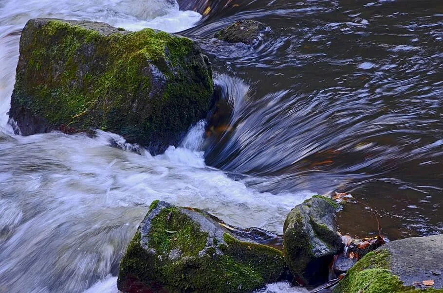 Ручей поток. Камень с потоками воды. Сила природы фото. Ютуб силы в природе. Силы природы онлайне