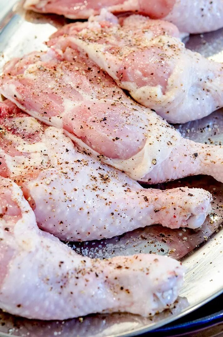Вкусный рецепт голени курицы. Голень куриная. Куриные ножки аппетитные. Голень курицы. Куриные голени на сковороде.