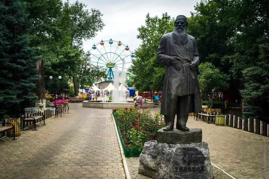 Парк гагарина оренбург. Памятник елизаветинские ворота в оренбурге. Город оренбург памятник пушкину и далю. Оренбург улица советская памятник. Город оренбург достопримечательности.