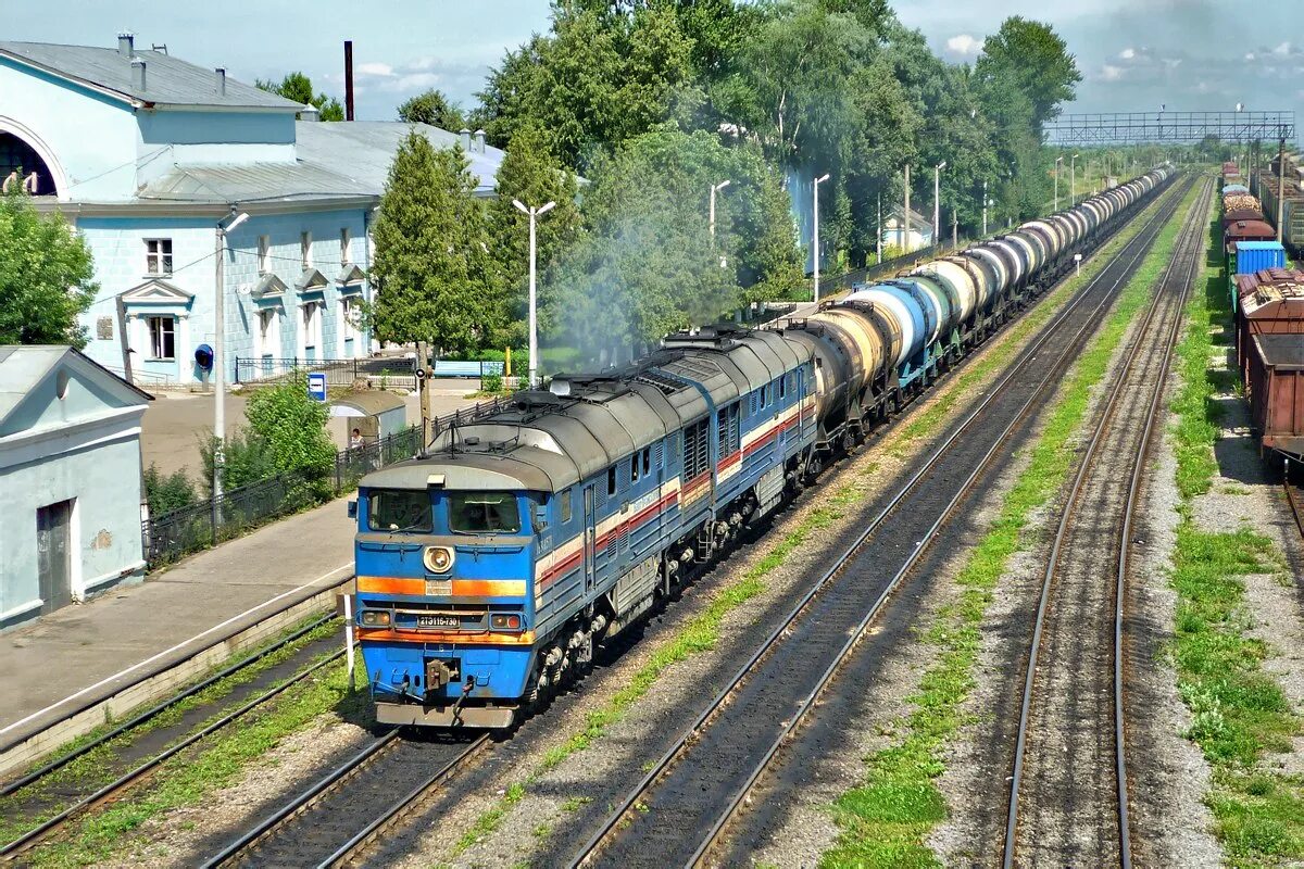 Станция великий новгород. Ж/д станция старая русса. железнодорожный вокзал старая русса. железнодорожная станция старая русса. жд вокзал старая русса.