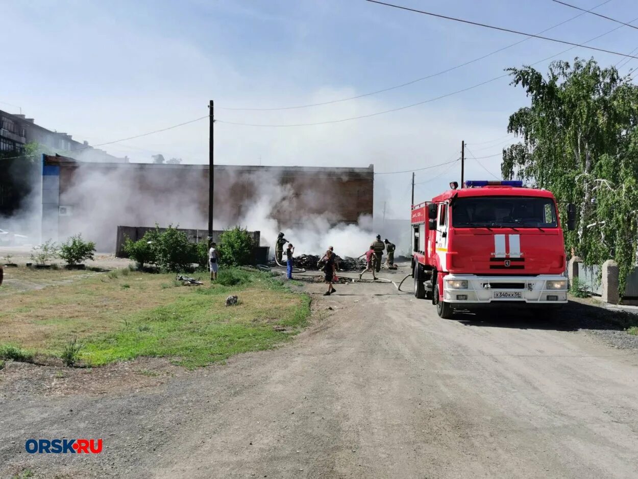 Горячая вода орск. Остановка Тбилисская Орск. Пожар на остановке Тбилисская Орск. Авария на Тбилисской Орск. Рынок Тбилисская Орск.