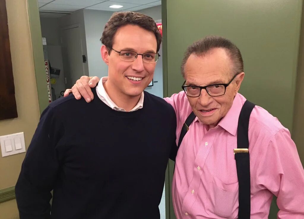 Лоуренс харви цайгер псевдоним. Лоуренс р. Розанна арнольд ларри кинг. Могила ларри кинга. Лоуренс харви.